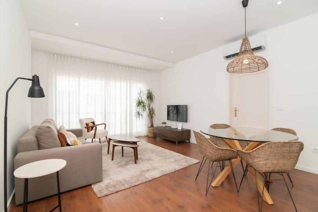 Cozy Sea View Apartment Near City & Airport Понта Делгада Екстериор снимка