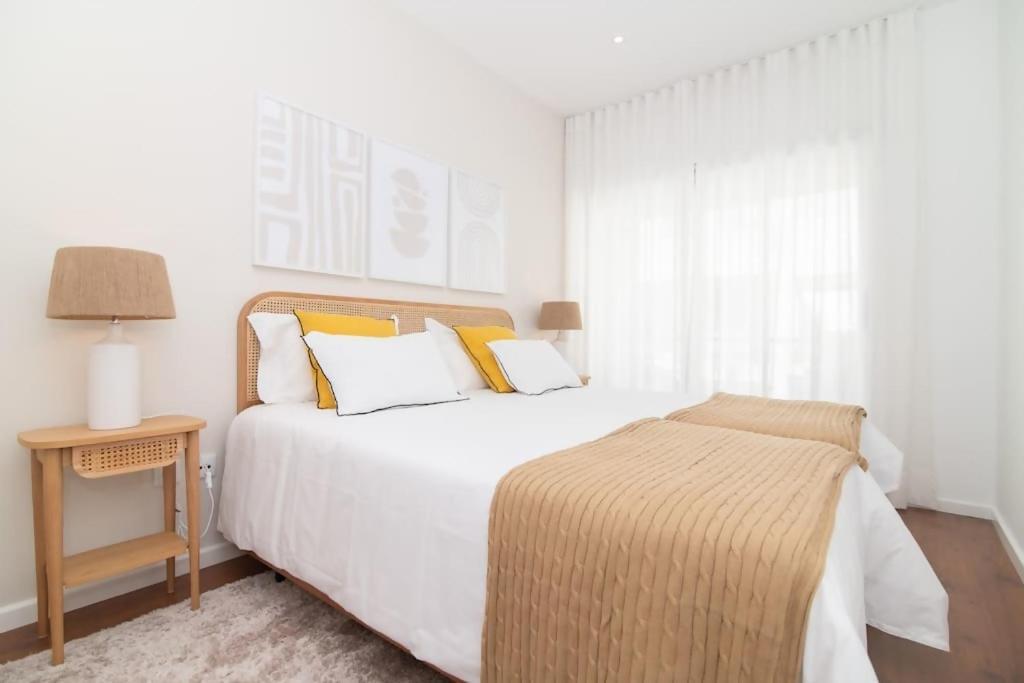 Cozy Sea View Apartment Near City & Airport Понта Делгада Екстериор снимка