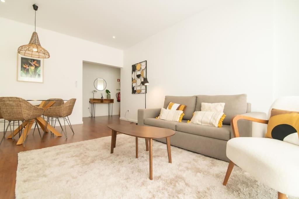 Cozy Sea View Apartment Near City & Airport Понта Делгада Екстериор снимка
