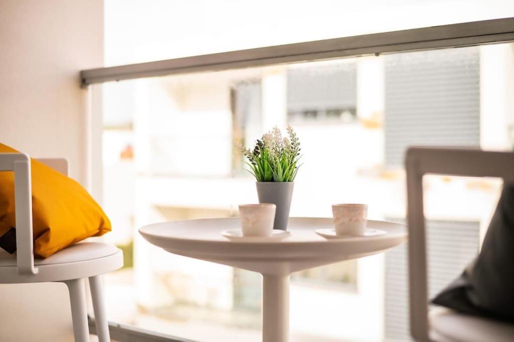 Cozy Sea View Apartment Near City & Airport Понта Делгада Екстериор снимка
