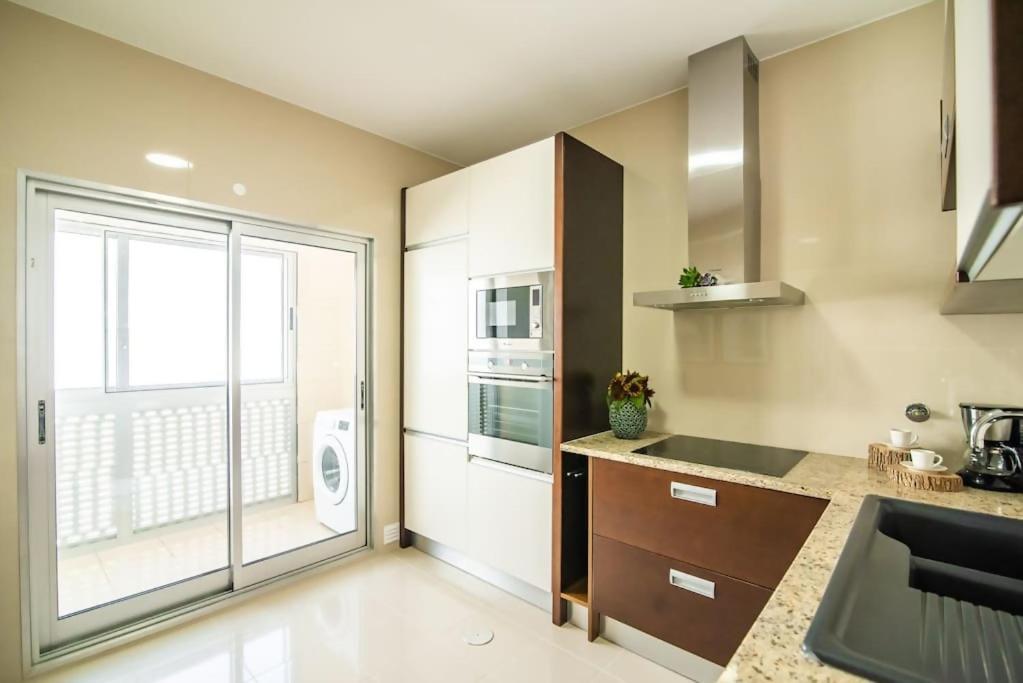 Cozy Sea View Apartment Near City & Airport Понта Делгада Екстериор снимка
